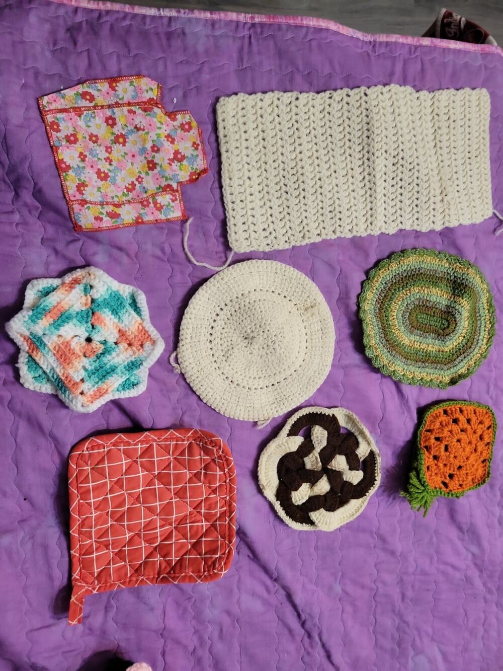 Vintage Crochet And Ovenmitt Lot Potholder Tea Places